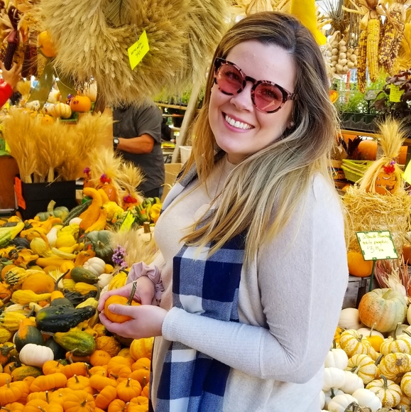 Meet your Posher, Megan - Picture 3 of 4